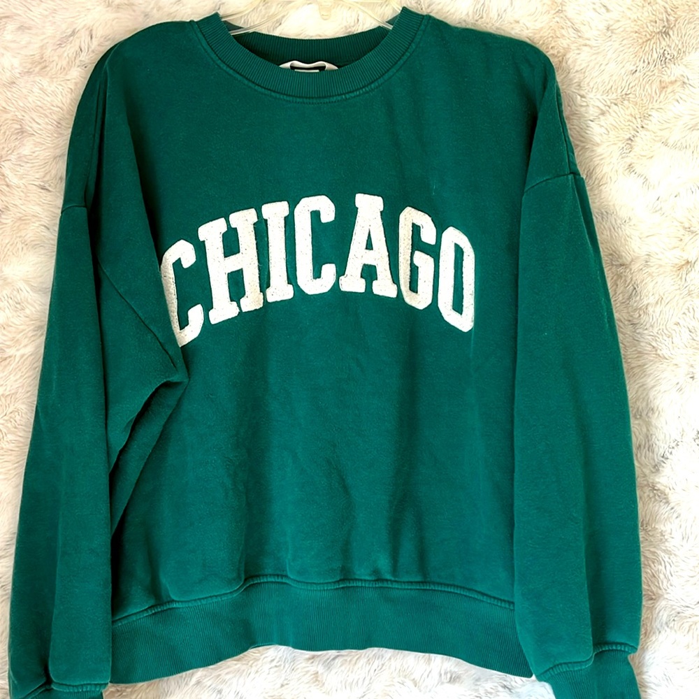 Green crewneck